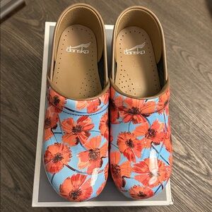 EUC RARE Dansko Women's Professional Poppies Patent Leather Nursing Clogs